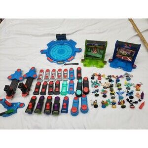 Lot Set of 21 Akedo Ultimate Arcade Warriors, Arcade Stands, Split Strike Arena